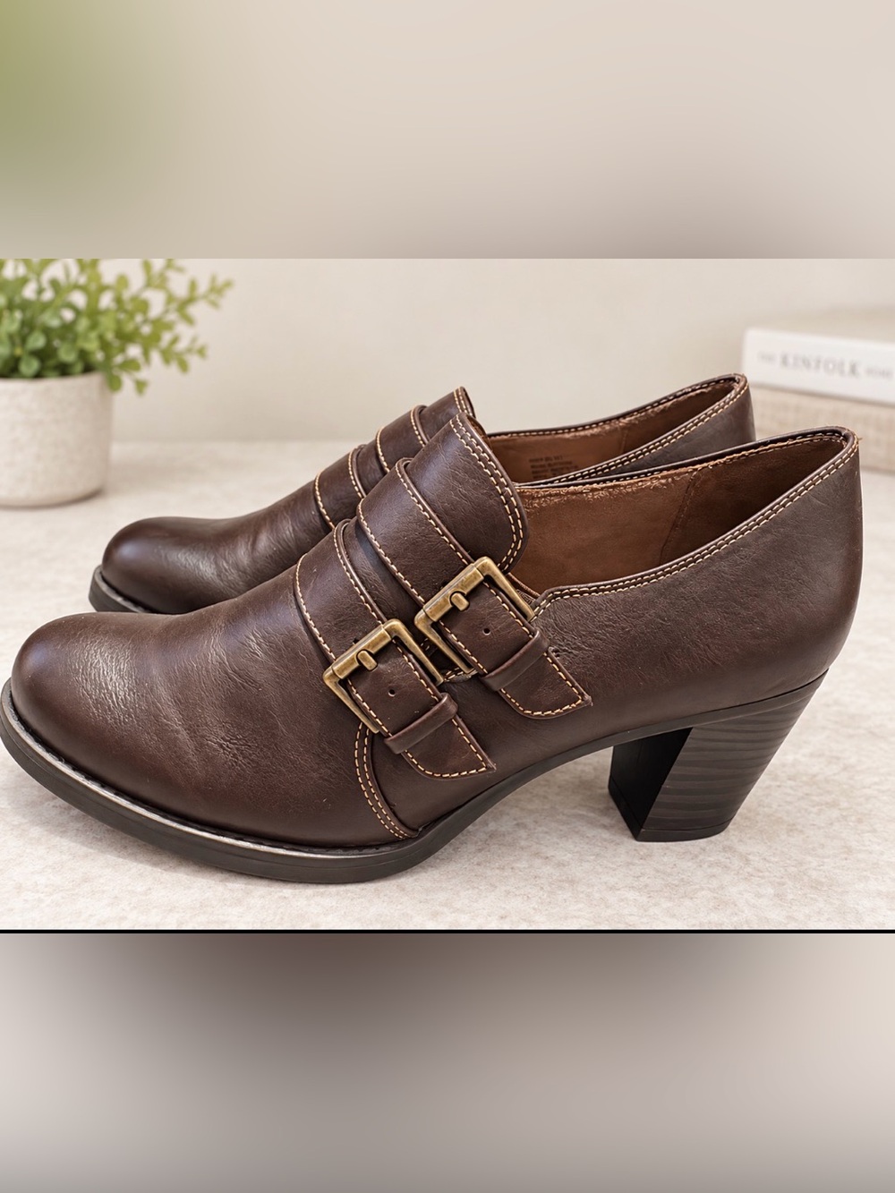 NaturalSoul Women’s Brown Buckle Leather Heeled Loafers 8.5